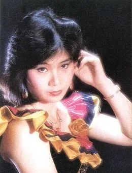 扮演者梁佩玉,当时觉得她挺好看,面若桃花,眼神水灵.