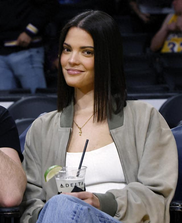 99真像詹娜!美女模特观战湖人vs骑士00|詹娜|骑士|湖人_新浪新闻