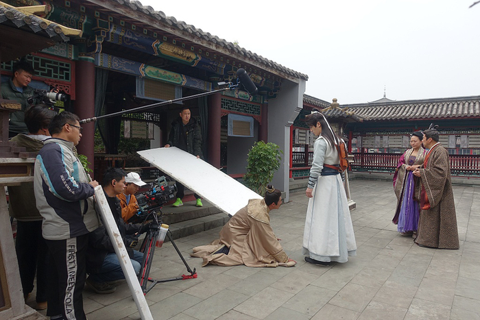 2024年3月14日，浙江金华，横店影视城，微短剧剧组在拍摄古装主题短剧。视觉中国 资料图