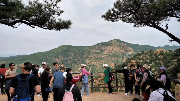 假期出游心情好。记者 李妍 摄