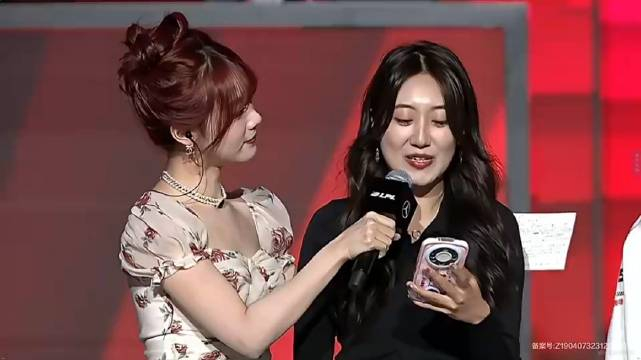 黑丝格子裙强势出装!jackeylove女粉登场互动