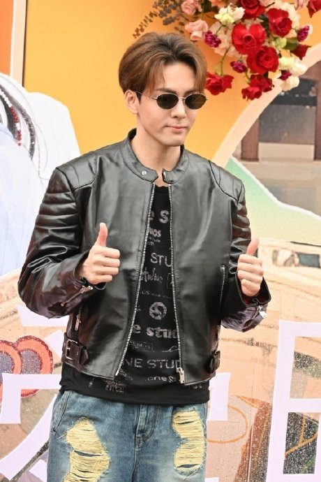 曾舜晞 |曾舜曦 《衡门有狐》开机路透96 皮衣小曾好帅啊!开机大吉!