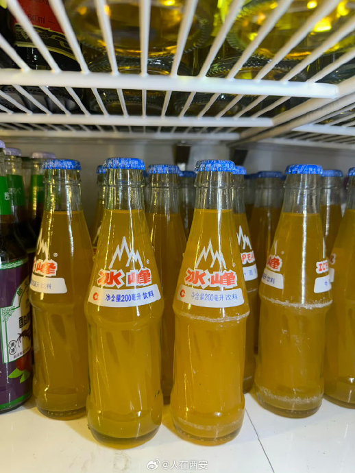 西安瓶装冰峰市场指导价降价至2元 记者走访:西安多数餐饮小店仍卖3元