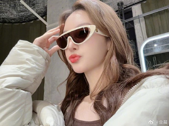 金晨真的太可爱了 儿女双全=猫狗双全,又幸福了姐|金晨_新浪新闻