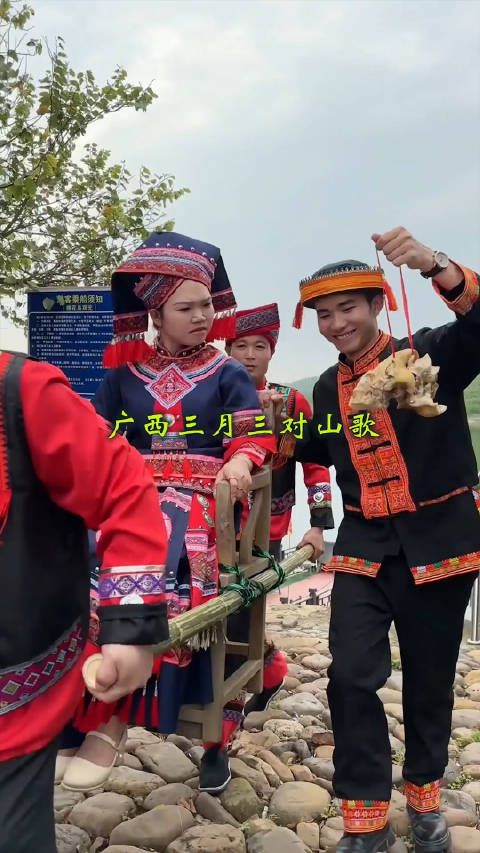 三月三来广西对山歌啦村长说了今年没有你我们村会输黄大先生