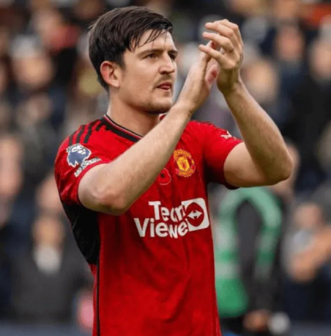 马奎尔本场争顶成功率67%,8解围4抢断,0次被过|曼联|马奎尔|利物浦