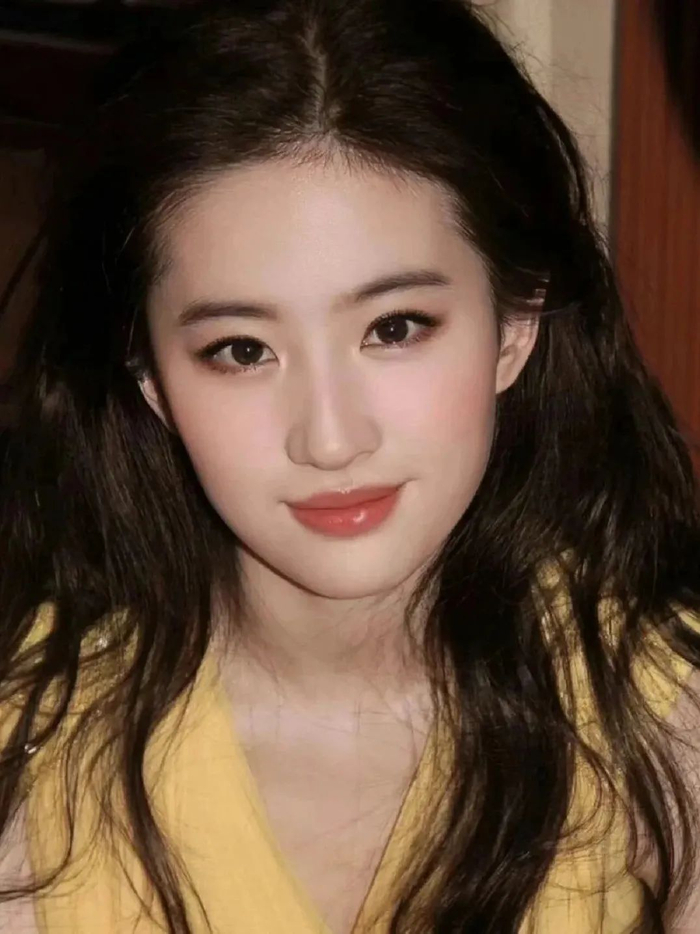 她究竟凭什么?|刘亦菲_新浪新闻