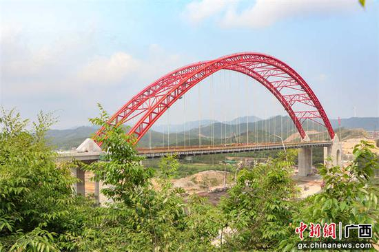 平陆运河旧州特大桥建设正酣