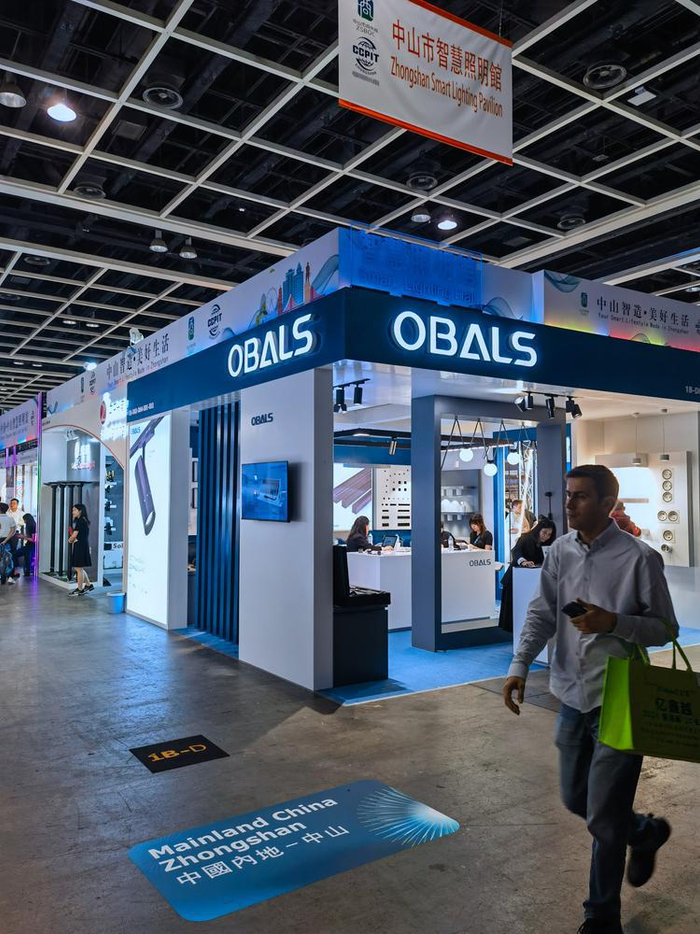 中山灯饰企业组团闪耀香港国际春季灯饰展