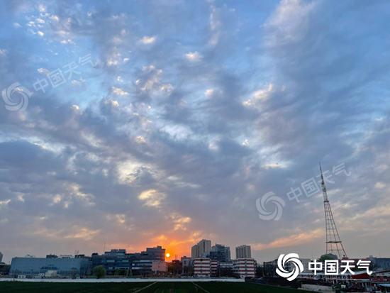 注意添衣北京今日夜间大部地区有阵雨未来三天气温下降