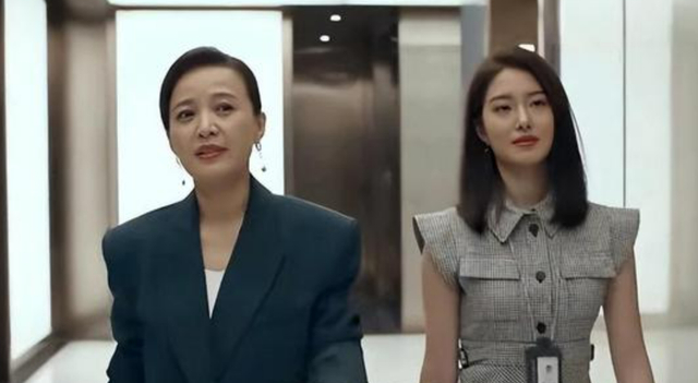 想演好"徐咏仪"并不容易,但李煜却将"徐咏仪"饰演的惟妙惟肖,没有丝毫