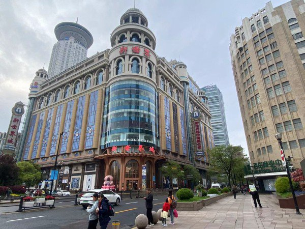 项目更新业态创新百年南京路以批量上新吸引年轻客群