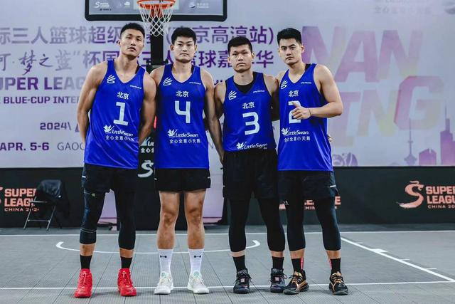 王岩松利用身体优势强打篮下,朱渊博远投命中,郭瀚宇立刻还上;卢鹏程