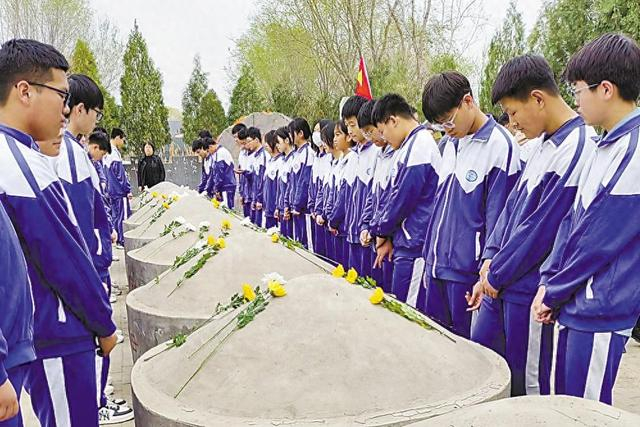 为缅怀革命先烈,弘扬革命精神,激励辖区广大党员,退役军人,少先队员