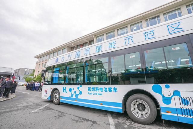 推廣氫燃料電池汽車,建設加氫站……助力