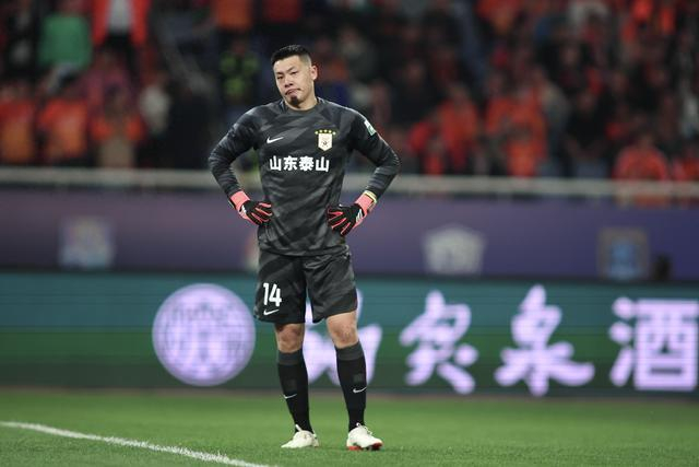 鲁媒:王大雷缺席泰山赛前训练,刘世博,韩镕泽参加|韩镕泽|刘世博