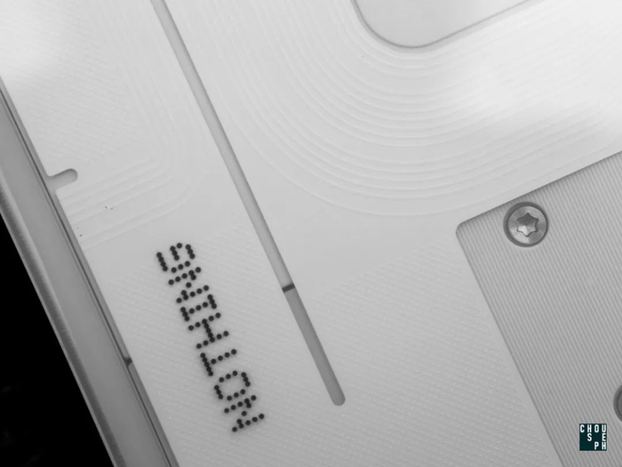 从设计到体验,聊聊 nothing phone 2(a) 的「必要」与「表达」|灯条