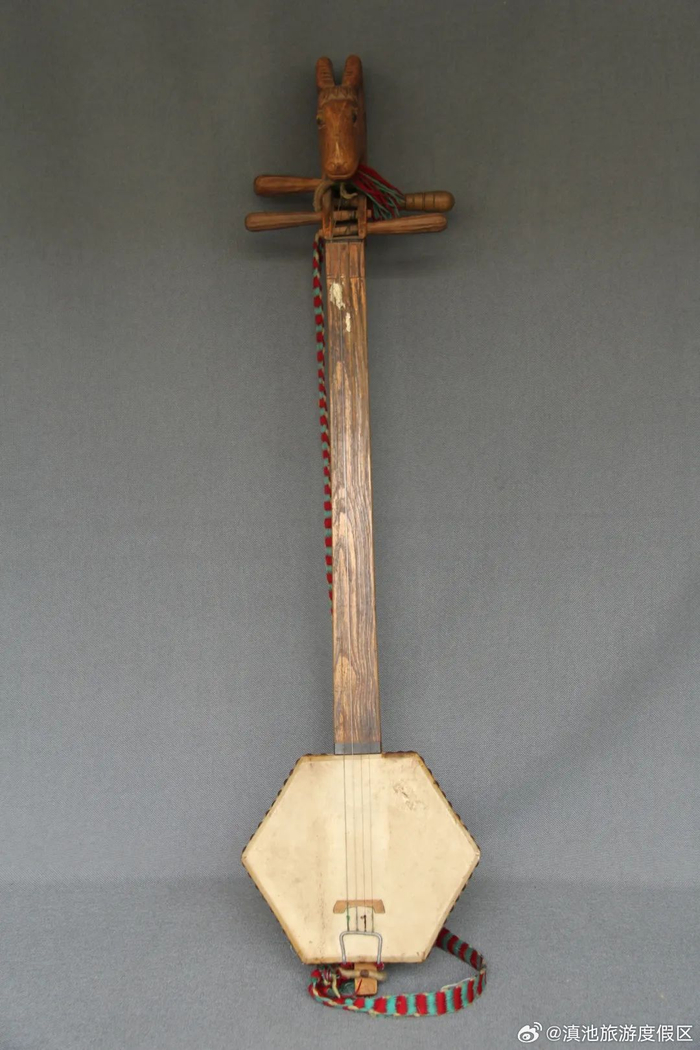 普米族羊头四弦琴