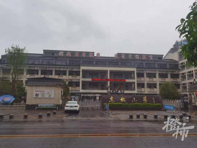 "提灯定损"之地探访:村里住着很多陪读妈妈,当地民宿遭大量退订|玉山