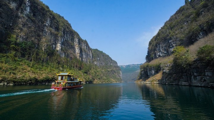 贵州沿河乌江春景引客来
