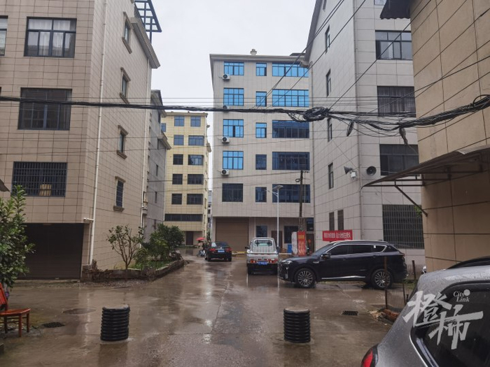 当地村民说这就是郭某林家的房子