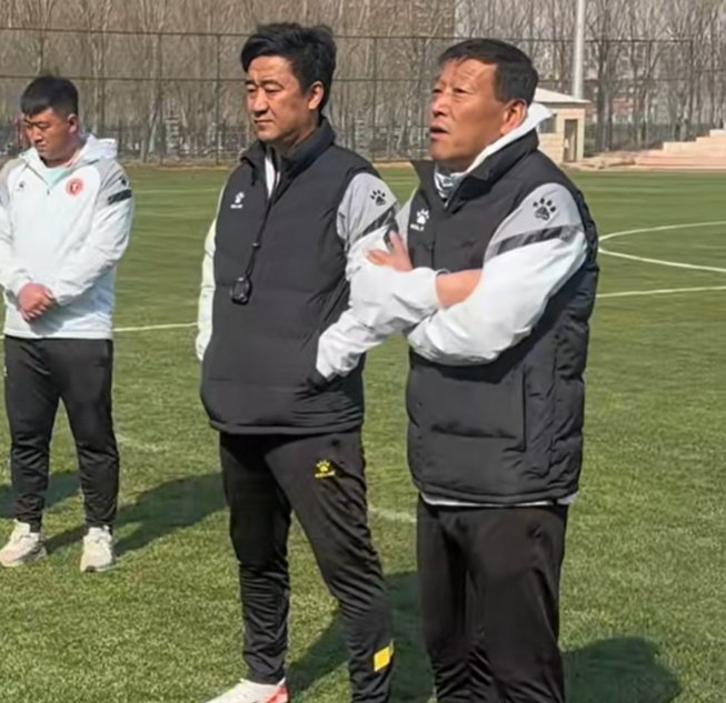 真没谈妥?辽宁铁人今日训练:范志毅未现身,第一执行教练孙卫带队|辽宁