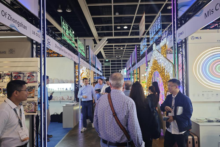 中山灯饰企业组团闪耀香港国际春季灯饰展