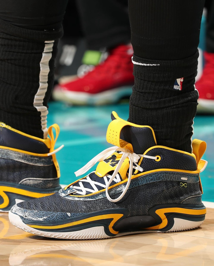 nba 上脚合集!「刺客」kobe 6 惊现赛场!|灰熊|赛场|康利_新浪新闻