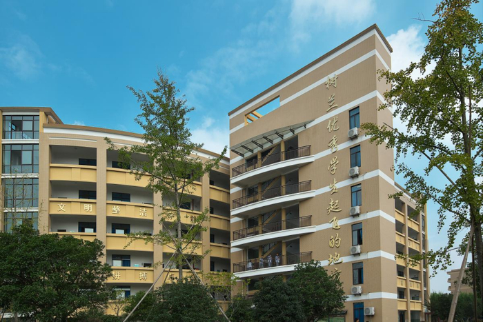 杭州树兰教育集团石狮市树兰高级中学诚聘各科优秀教师!