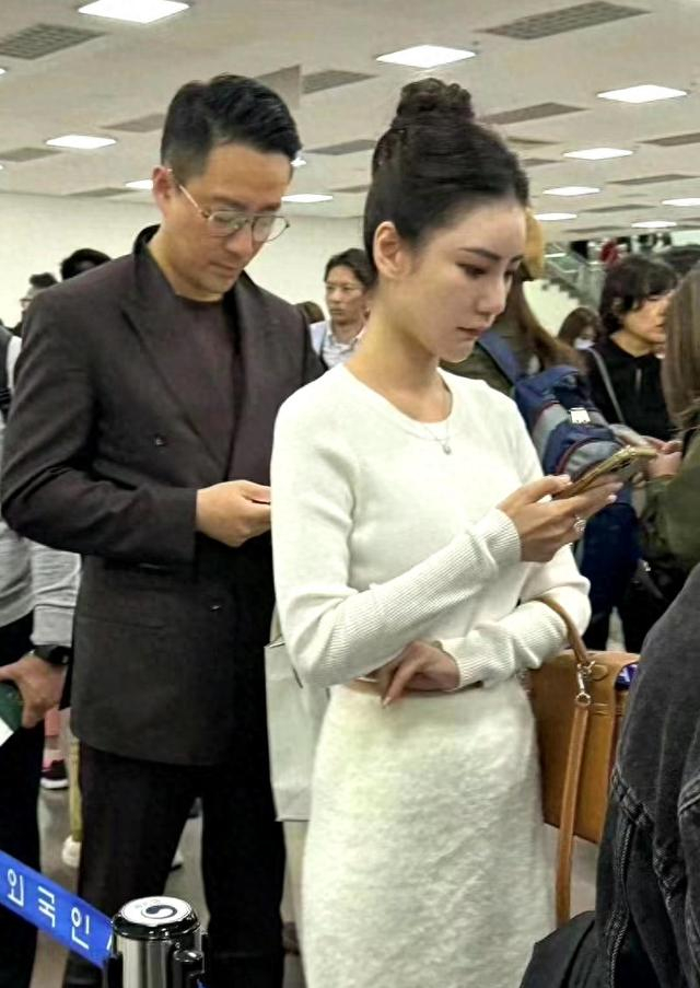 汪小菲马筱梅发合照晒恩爱甜蜜拥抱相视而笑宣布到韩国开餐厅