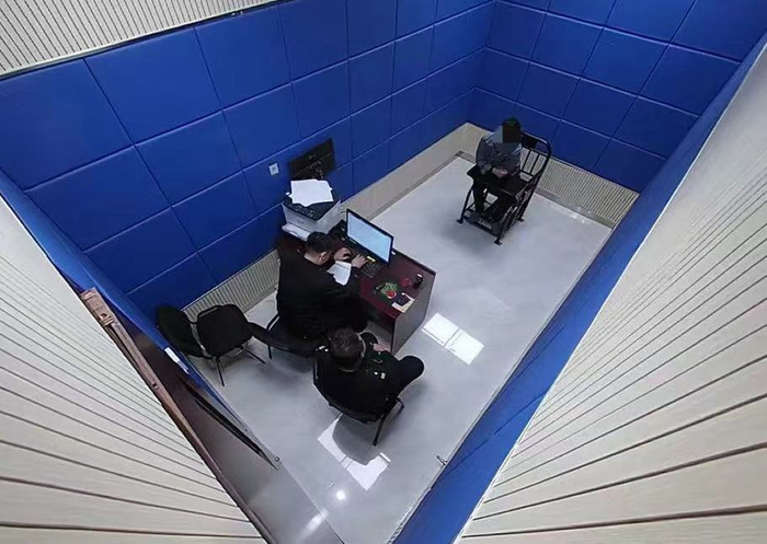 为省小区停车费男子将两车共用同一车牌被发现竟是因为