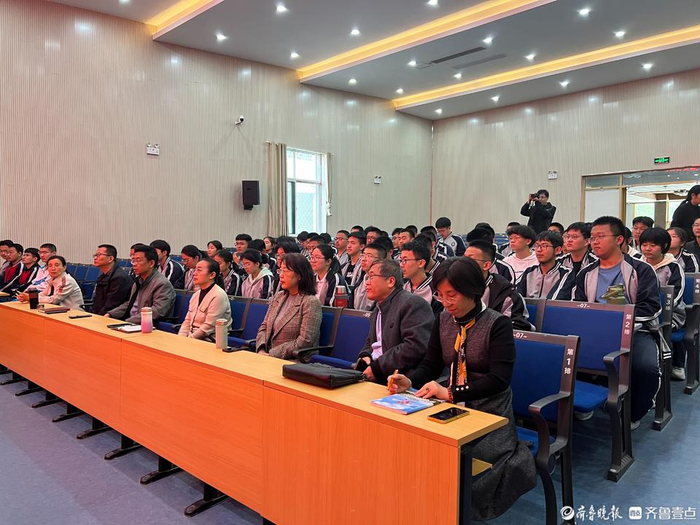 正起奖学金颁发泰安二中这名90年代毕业生回报母校已8年