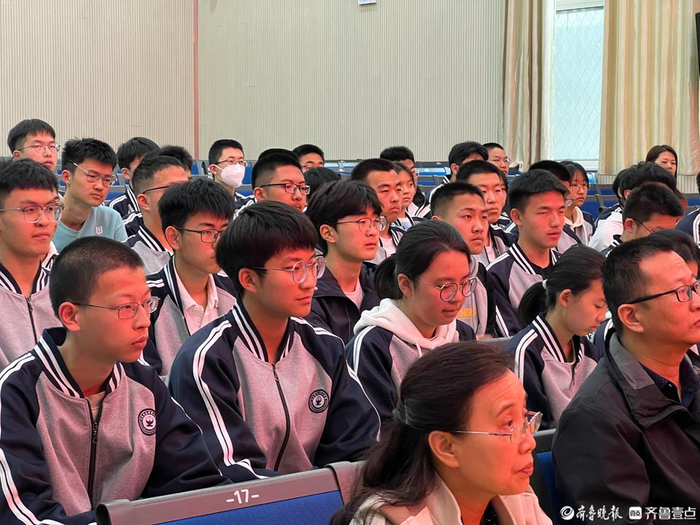 正起奖学金颁发泰安二中这名90年代毕业生回报母校已8年
