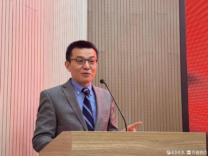 1990 届泰安二中优秀毕业生,"正起"奖学金创建人孙华伟孙华伟对获奖