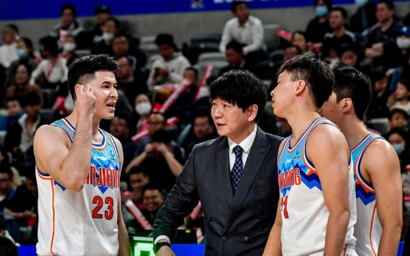 广东辽篮遭暴击,杜锋提要求,杨鸣做意外决定|cba|杨鸣|杜锋_新浪新闻