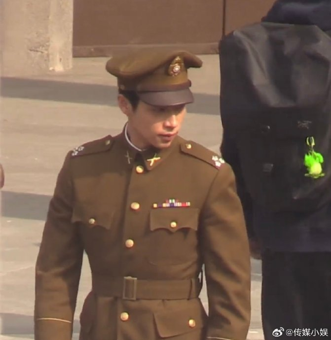 魏晨民国军装造型帅的有点过分了!|魏晨|民国_新浪新闻