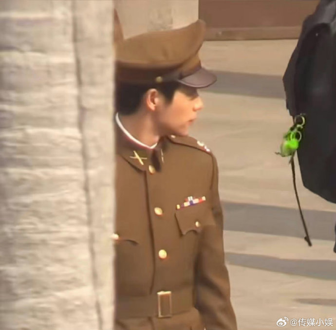 魏晨民国军装造型帅的有点过分了!|魏晨|民国_新浪新闻