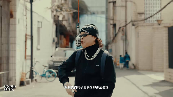 半夜来爽一把李佳隆都莫耍咯现场市面上百分之99说唱歌手耍的一坨狗屎