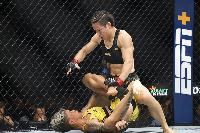 张伟丽在比赛中。