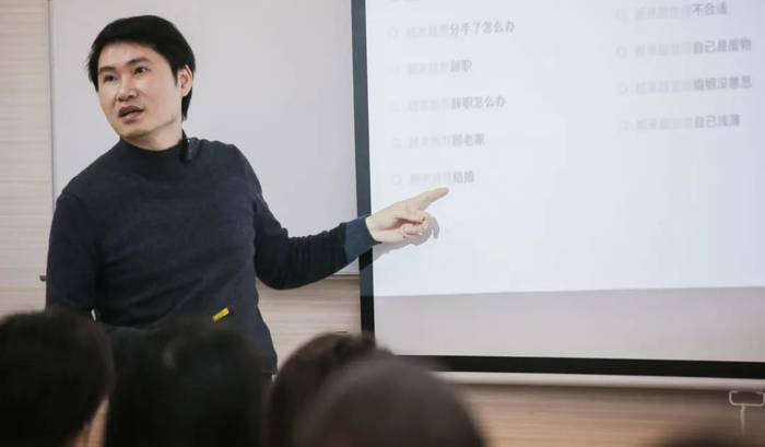 王文博给学生讲课 本文图片均为受访者供图