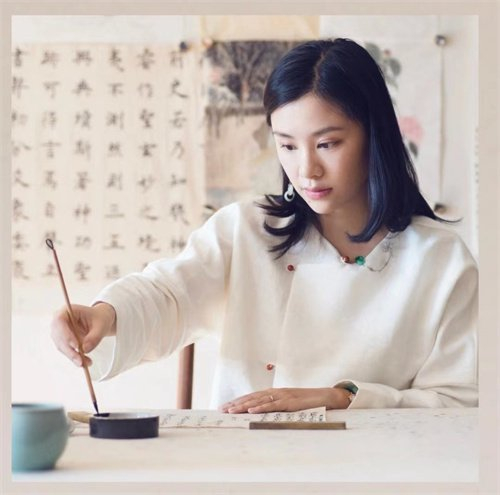 沉浸于"无用的世界",来林曦的松荫里"放青松"|林曦|放青松|画家_新浪