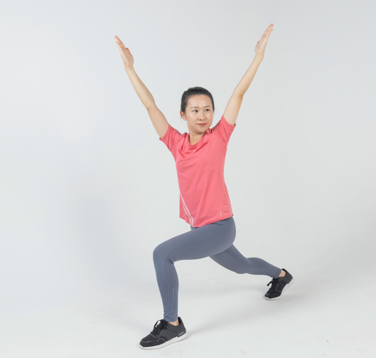 前后摆腿侧向摆腿小腿后侧拉伸抱膝行走提踵行走第二步是肌肉动态拉伸