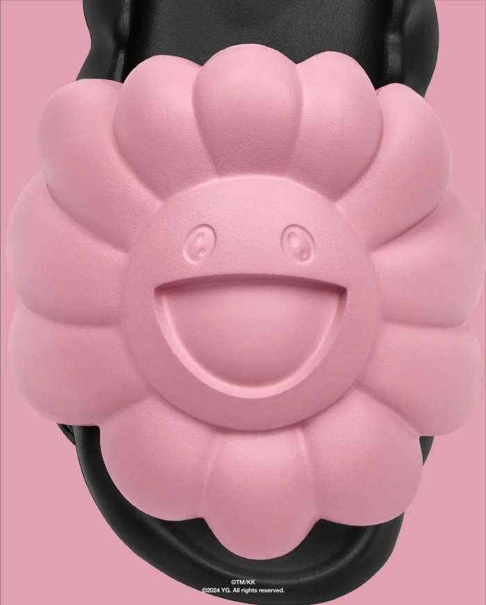 原价1000块一双blackpinkx村上隆联名拖鞋要抽签