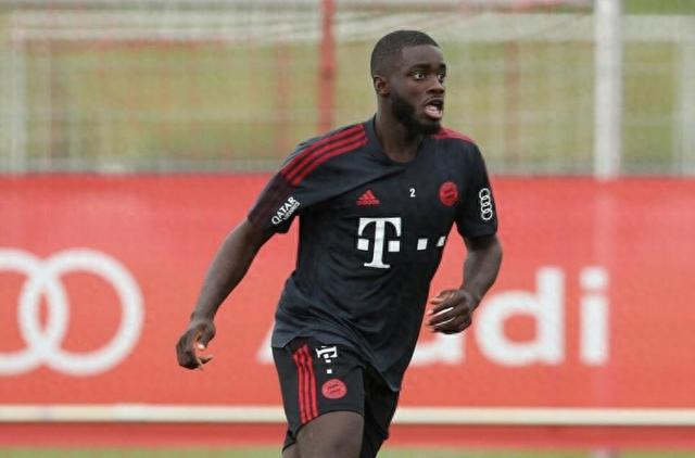 于帕梅卡诺:正确面对批评时刻为比赛做好准备 非常欣赏萨利巴|后卫