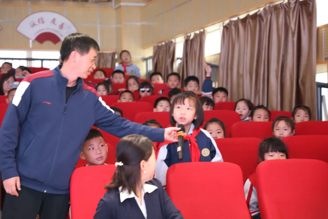 东城三小承办灞桥区"秦人之星"宣讲团进校园活动|秦人|灞桥区|宣讲团