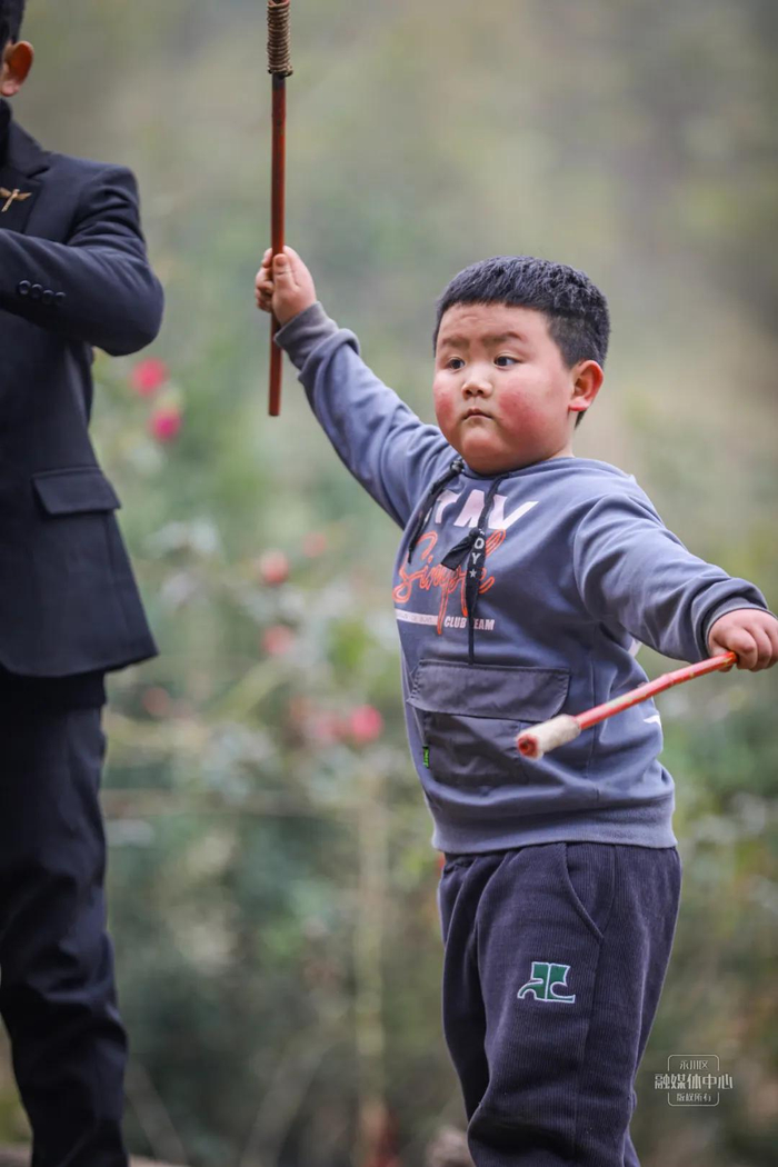 重庆6岁功夫萌娃,凭实力"火"出圈|李文杰|川剧|重庆市_新浪新闻