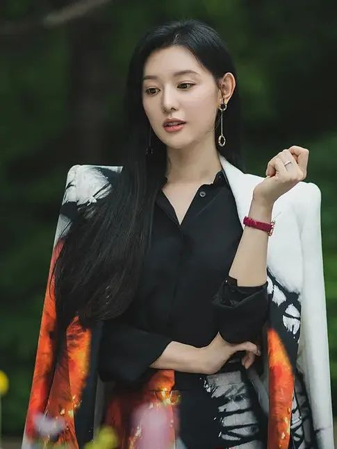 终于搞懂了"天选大小姐"的老钱穿搭思路!|穿搭_新浪新闻