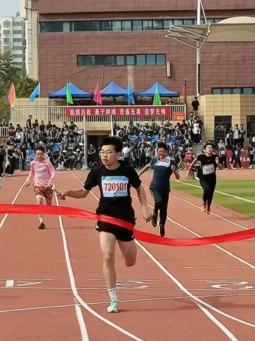 西安市东城一中举办第十一届田径运动会