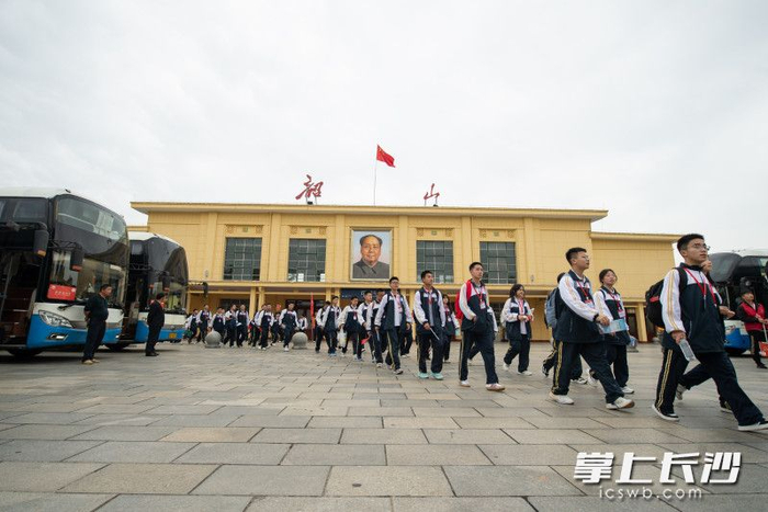 坐着火车去韶山研学广铁今年将开行100趟红色研学专列
