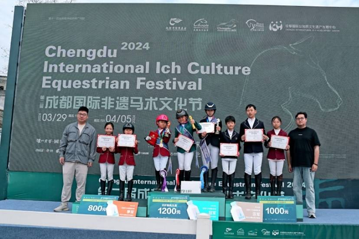 成都马术超级联赛在成都国际非遗创意产业园博骏邦腾马术俱乐部圆满落
